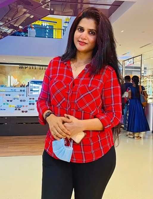 Meenanude - Meena Vemuri Height, Weight, Age, Stats, Wiki and More