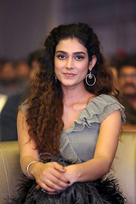 Aakanksha Singh  Height, Weight, Age, Stats, Wiki and More